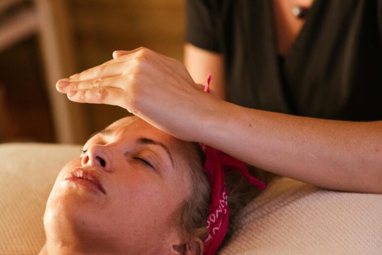 Hands off reiki sessions in Lymington